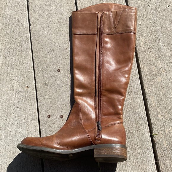 VINCE CAMUTO KNEE HIGH BOOT, size 7.5, Color Light Cognac - Picture 2 of 6